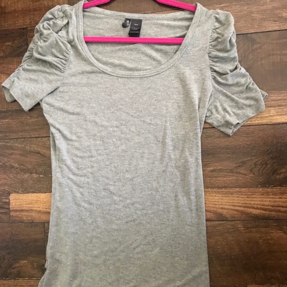 Bisou Bisou gray top